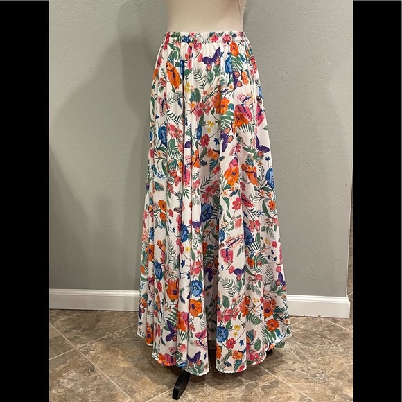 Cupio Dresses & Skirts - Cupio Skirt Size Medium